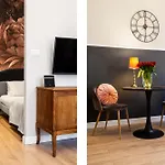 Househost Apartment: Lazarza II Street