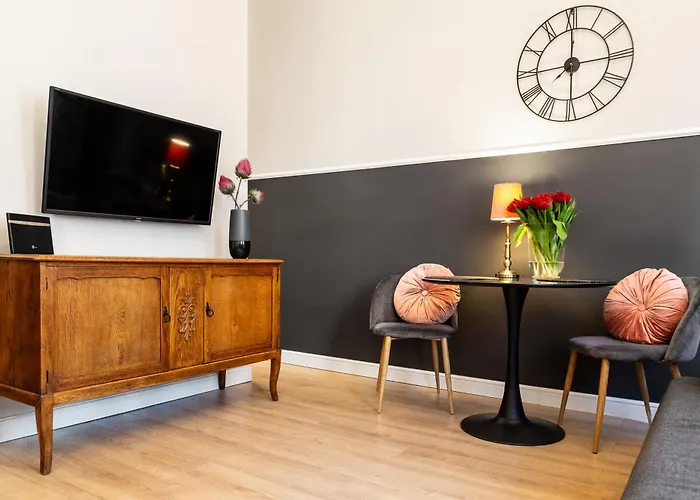 Househost Apartment: Lazarza II Street