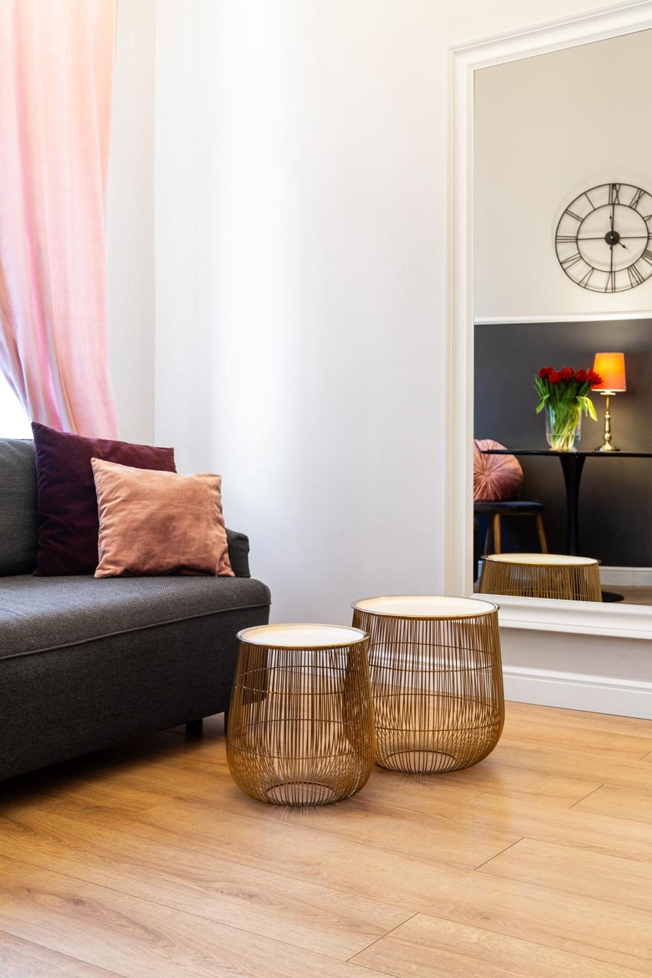 Househost Apartment: Lazarza Ii Street *