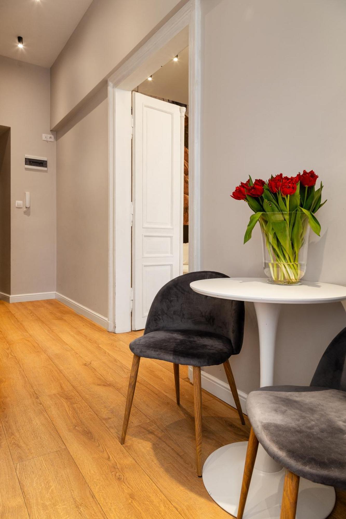 Househost Apartment: Lazarza Ii Street Apartment *
